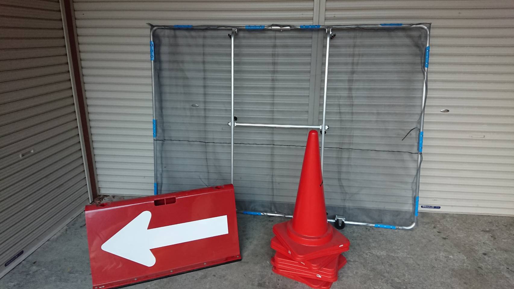 作業用安全用品 飛散防止ネット、カラーコーン等