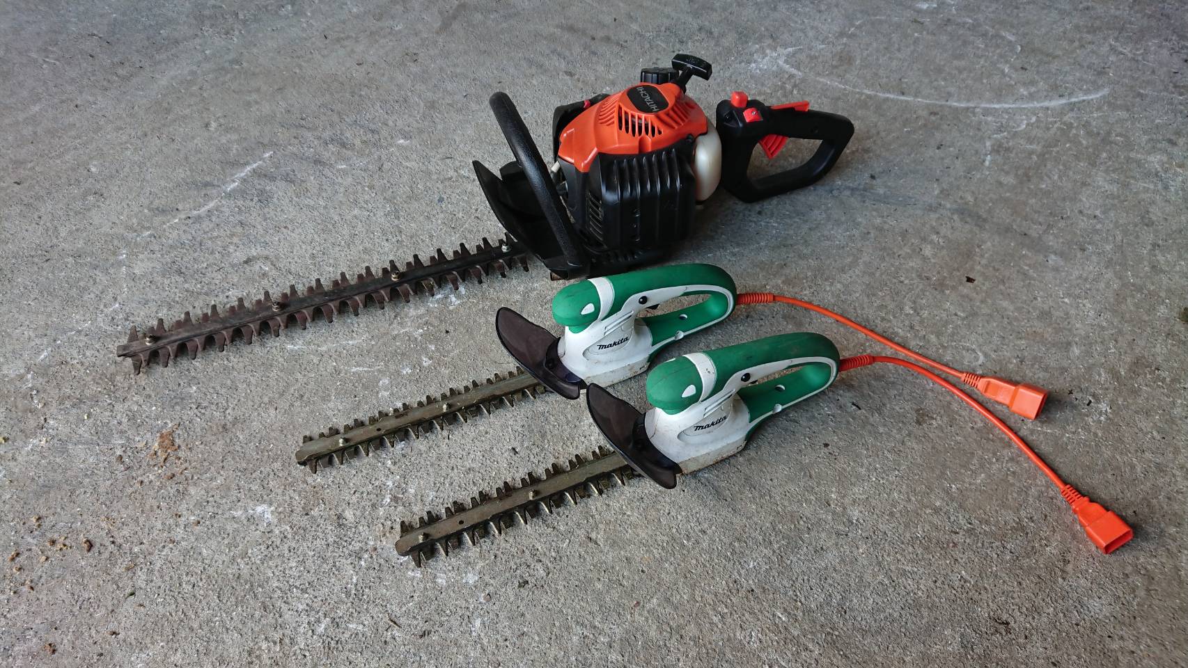 剪定用ヘッジトリマー